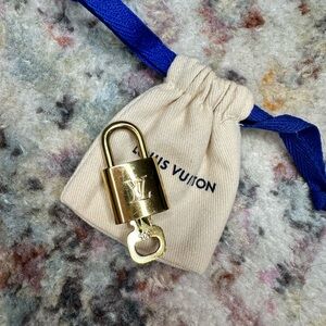 LOUIS VUITTON LOCK & KEY #305